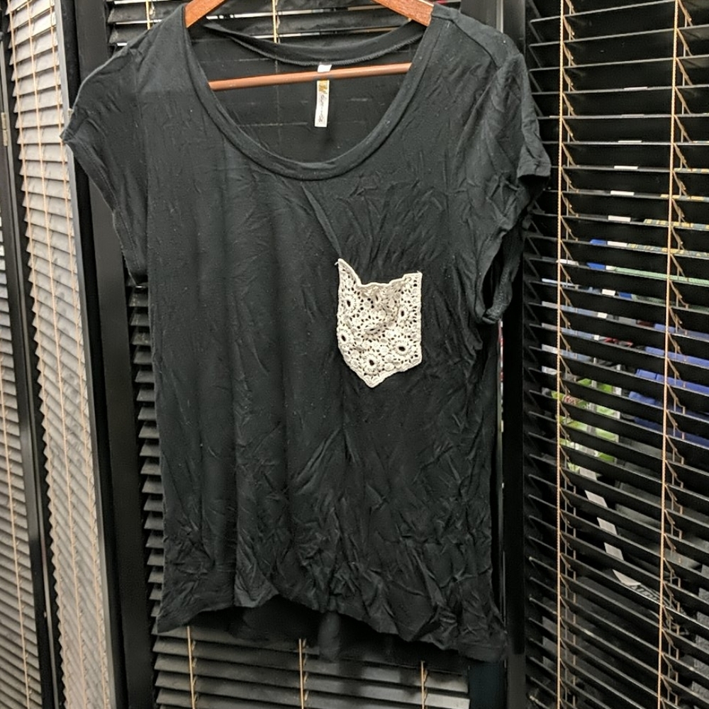 Black tee with cream crochet front pocket Large